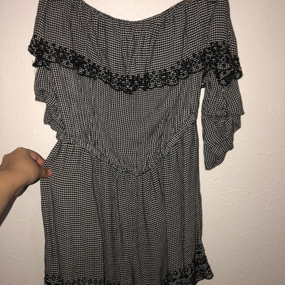 Checkered off the shoulder Romper ✨ - Picture 2 of 4